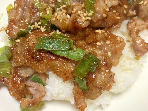 超簡単！フライパン一つで豚コマの照り焼き丼